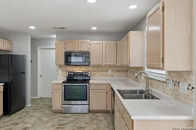 8927 Interlachen Selma, TX 78154