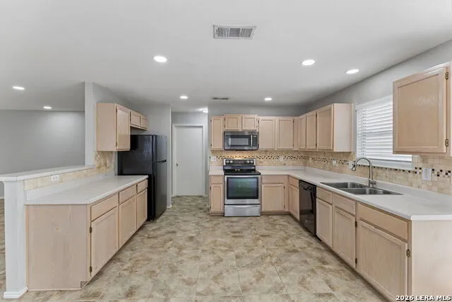 8927 Interlachen Selma, TX 78154
