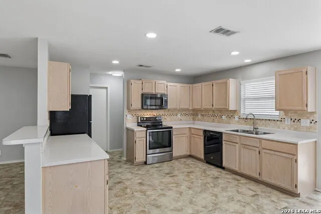 8927 Interlachen Selma, TX 78154