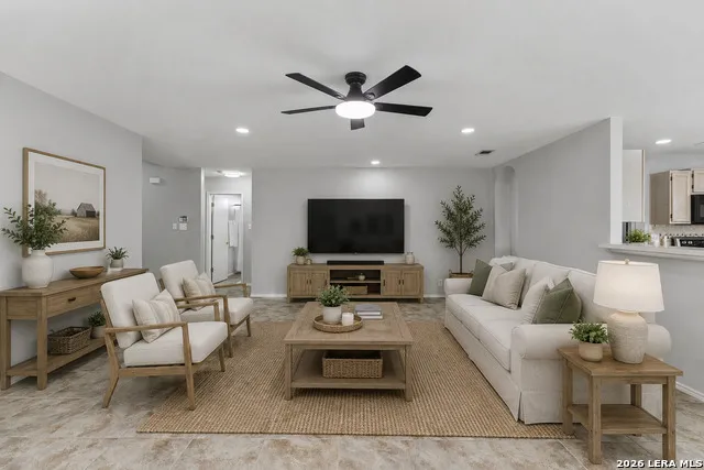 8927 Interlachen Selma, TX 78154