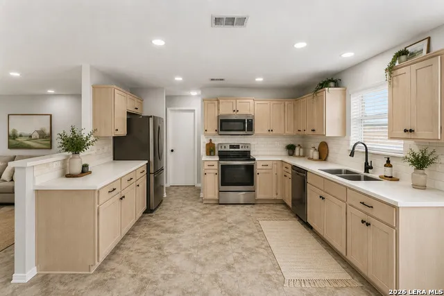 8927 Interlachen Selma, TX 78154