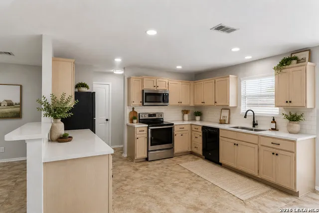 8927 Interlachen Selma, TX 78154