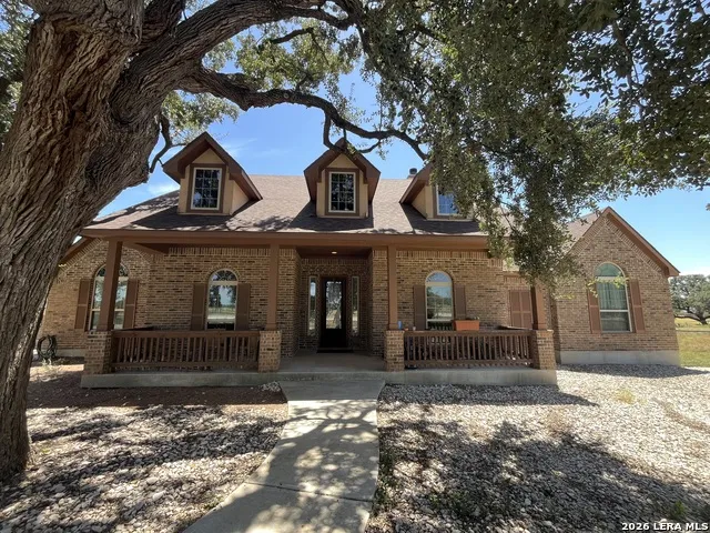 828 Martingale Bandera, TX 78003