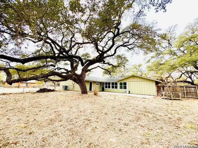 25 Sunrise Dr. Pleasanton, TX 78064