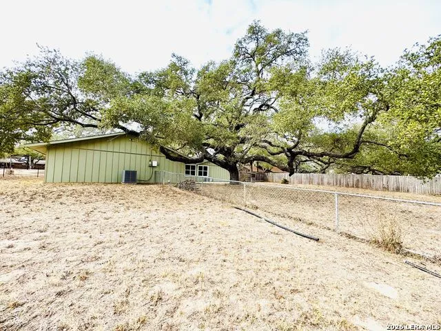 25 Sunrise Dr. Pleasanton, TX 78064
