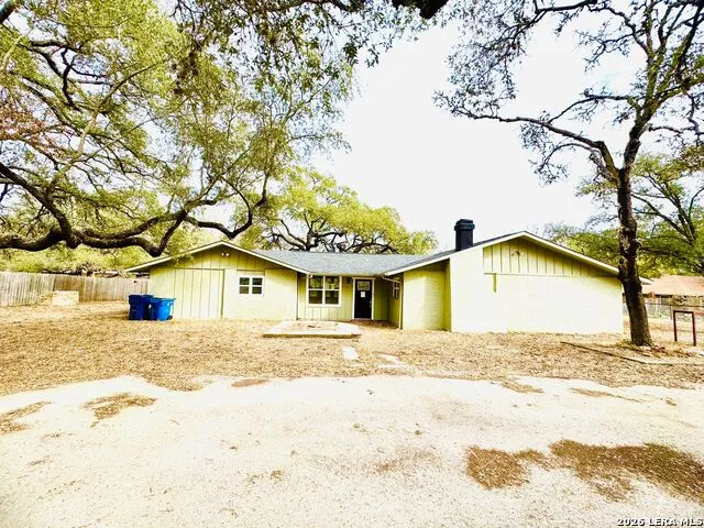 25 Sunrise Dr. Pleasanton, TX 78064
