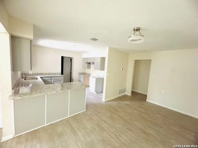 25 Sunrise Dr. Pleasanton, TX 78064