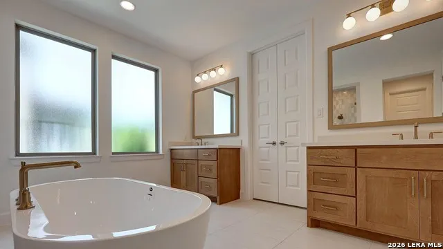 34 Enia Circle San Antonio, TX 78257