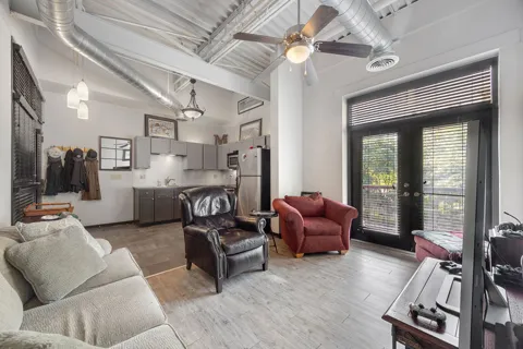 313 E Lafayette Street #304