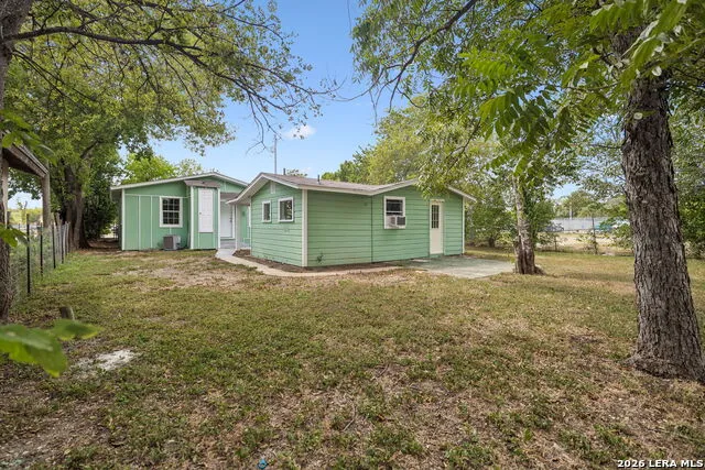 647 Dolle Ave Seguin, TX 78155