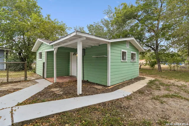 647 Dolle Ave Seguin, TX 78155