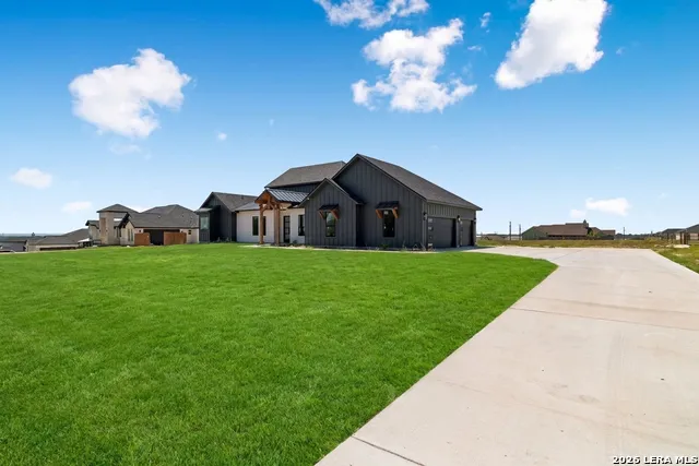 1195 County Road 319 La Vernia, TX 78121