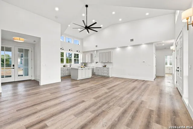499 Wood View Cir Bandera, TX 78003