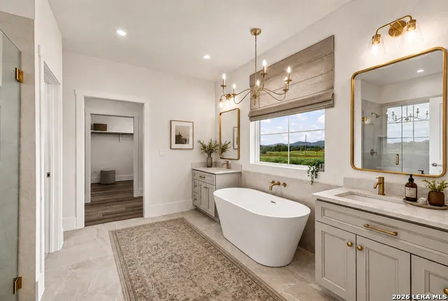 499 Wood View Cir Bandera, TX 78003
