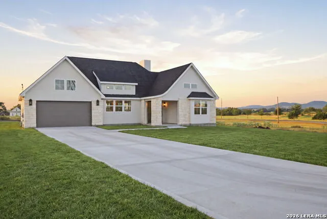499 Wood View Cir Bandera, TX 78003