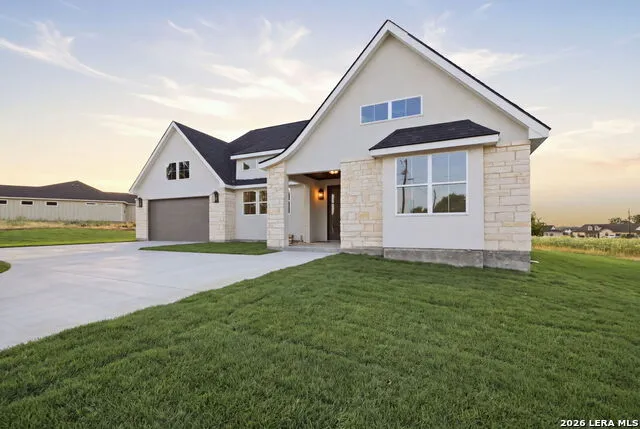499 Wood View Cir Bandera, TX 78003