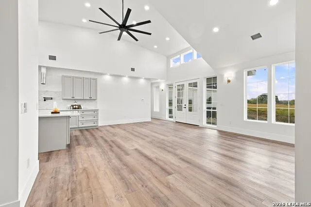 499 Wood View Cir Bandera, TX 78003