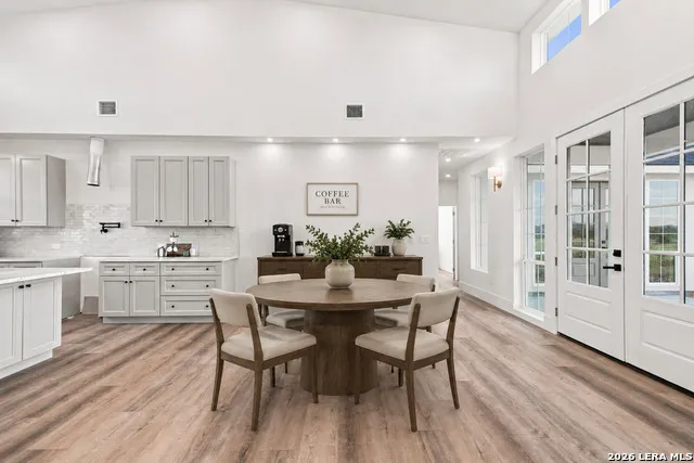 499 Wood View Cir Bandera, TX 78003