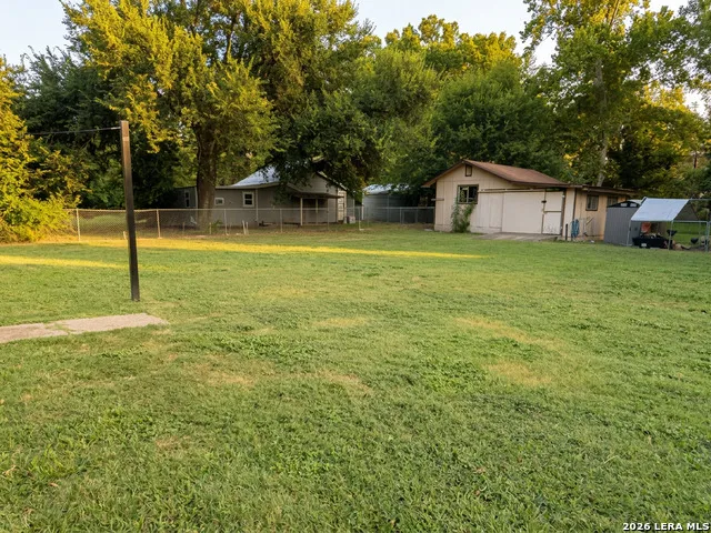 1410 Pecan Dr NW McQueeney, TX 78123