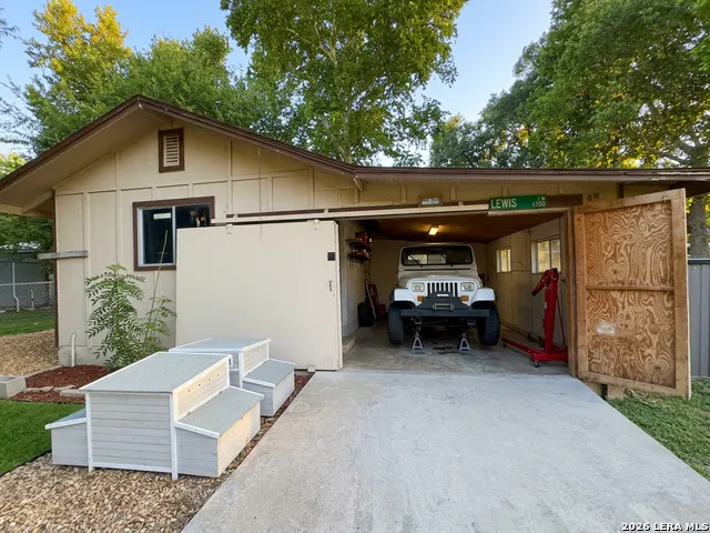 1410 Pecan Dr NW McQueeney, TX 78123