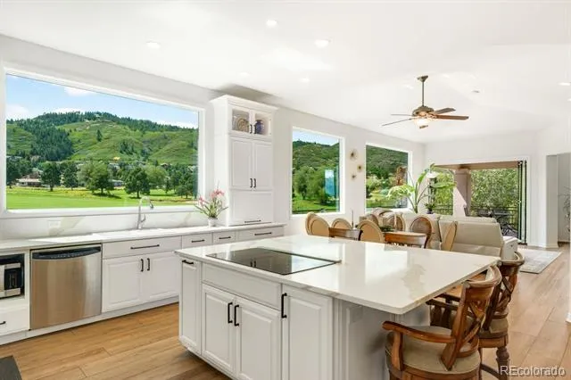 6653 Bright Water Trail Littleton, CO 80125