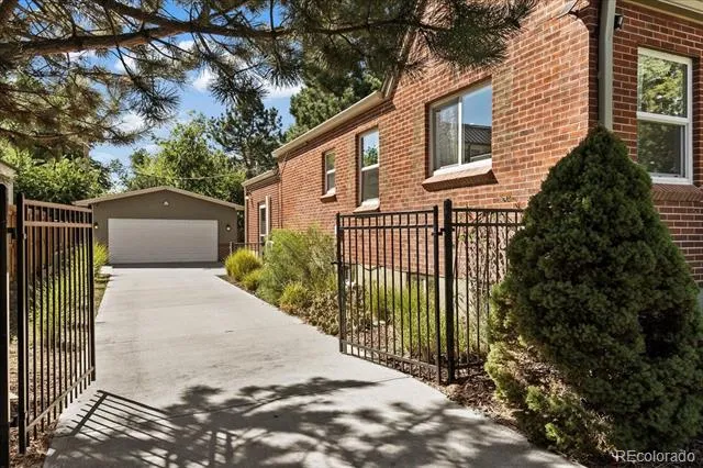 627 Oneida Street Denver, CO 80220