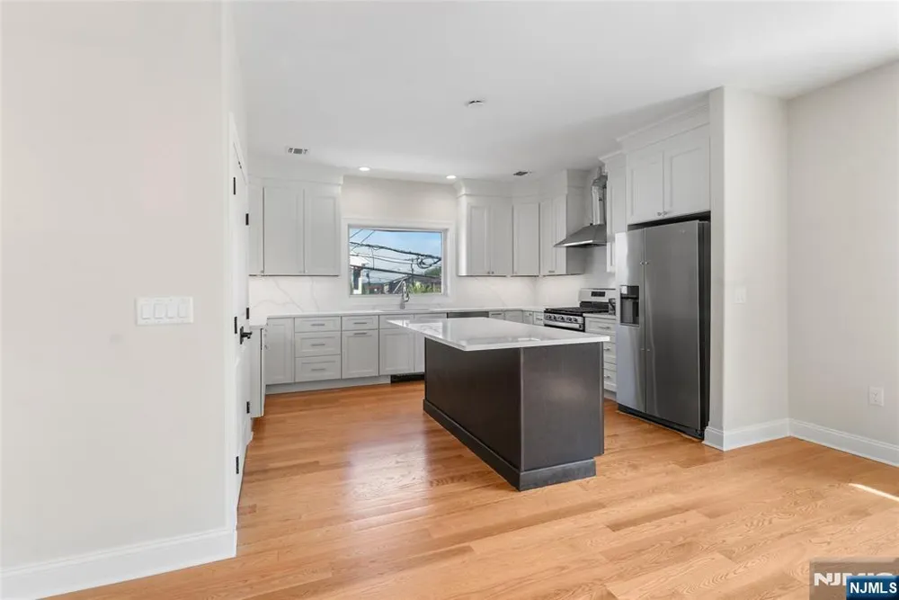 382 5th Avenue Paterson, NJ 07514