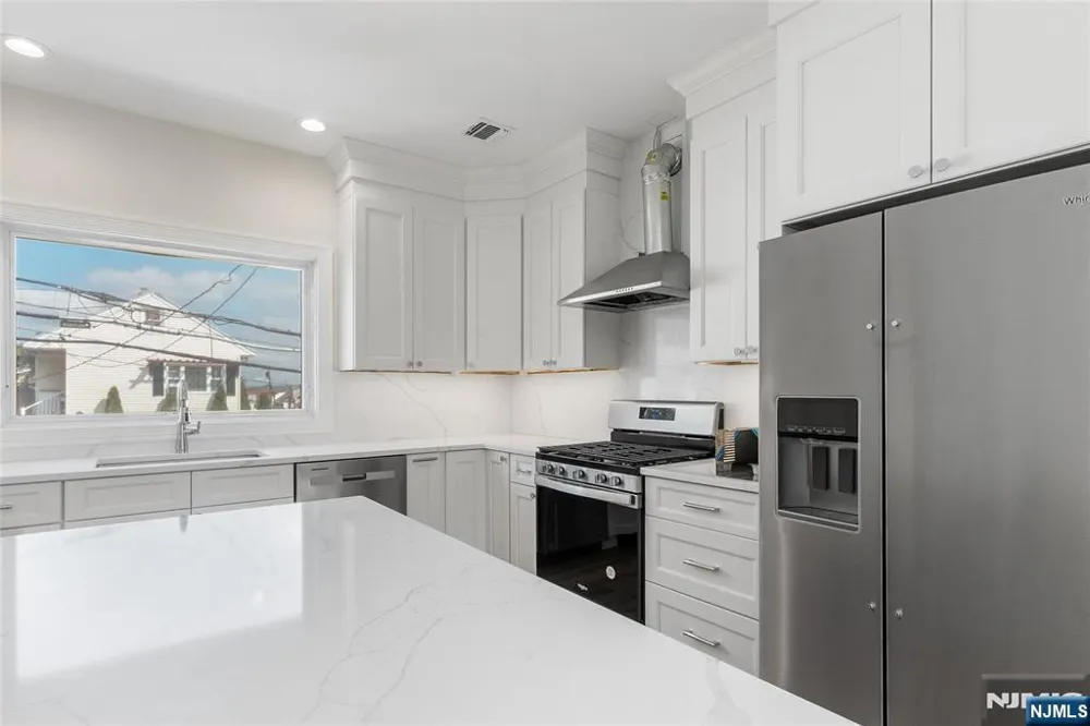 382 5th Avenue Paterson, NJ 07514