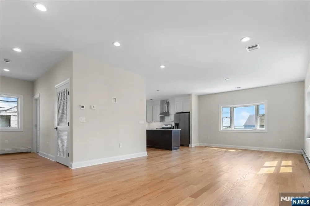 382 5th Avenue Paterson, NJ 07514
