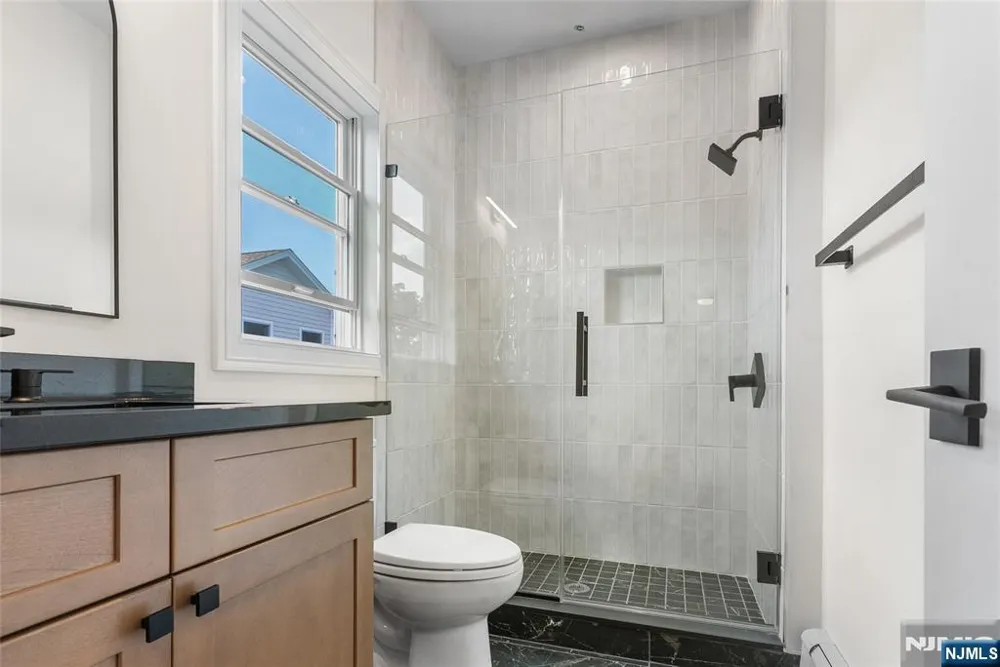 382 5th Avenue Paterson, NJ 07514