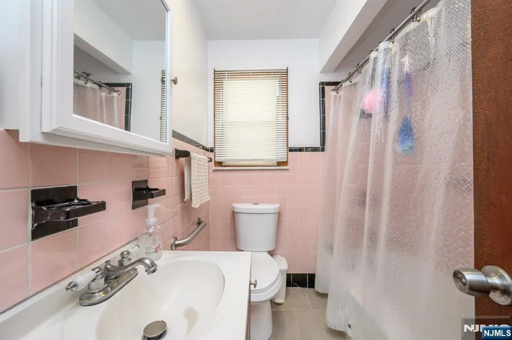 25 Broad Terrace Bloomfield, NJ 07003