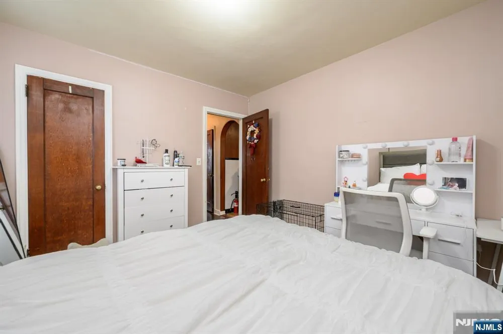25 Broad Terrace Bloomfield, NJ 07003