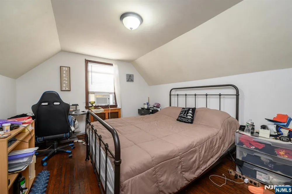 25 Broad Terrace Bloomfield, NJ 07003