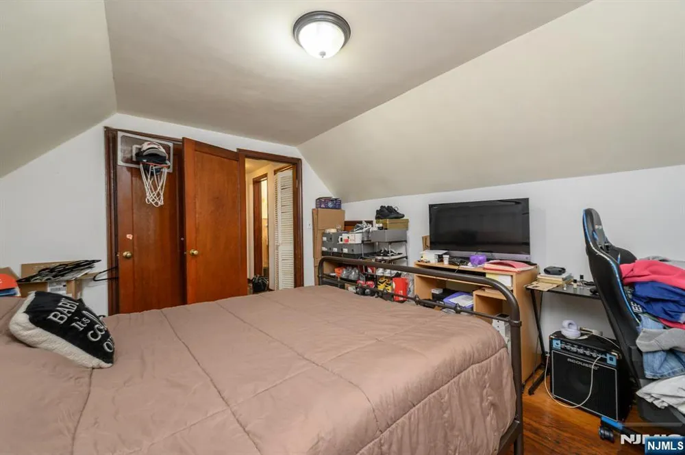 25 Broad Terrace Bloomfield, NJ 07003