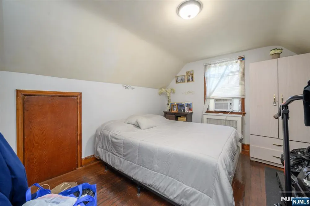 25 Broad Terrace Bloomfield, NJ 07003