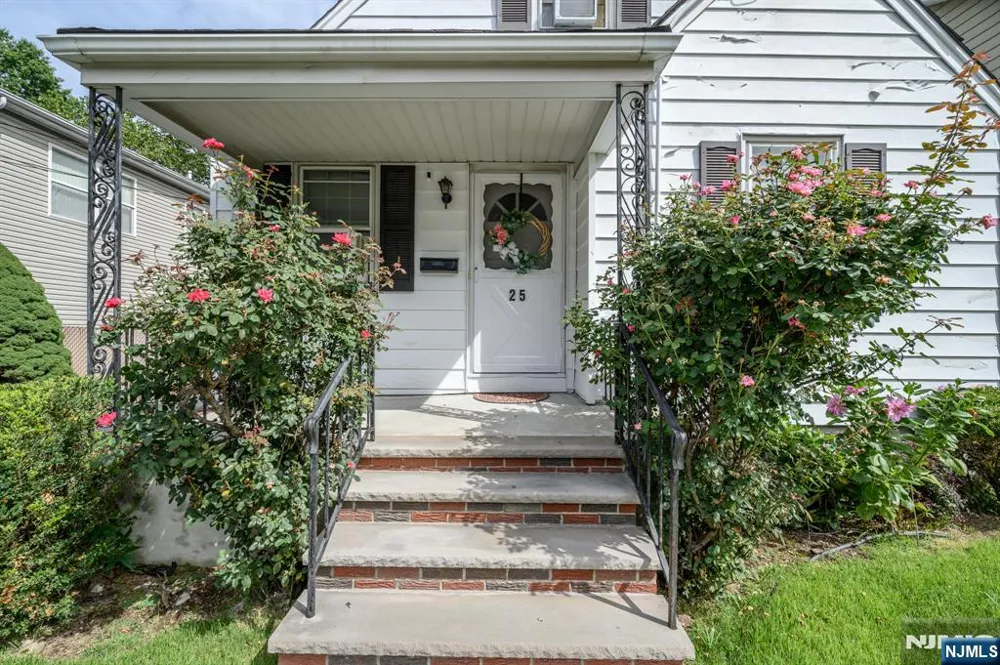 25 Broad Terrace Bloomfield, NJ 07003