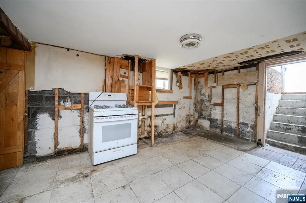 25 Broad Terrace Bloomfield, NJ 07003