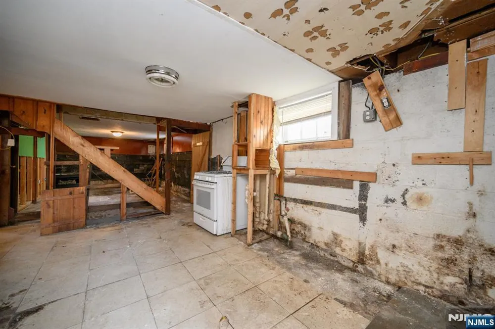 25 Broad Terrace Bloomfield, NJ 07003