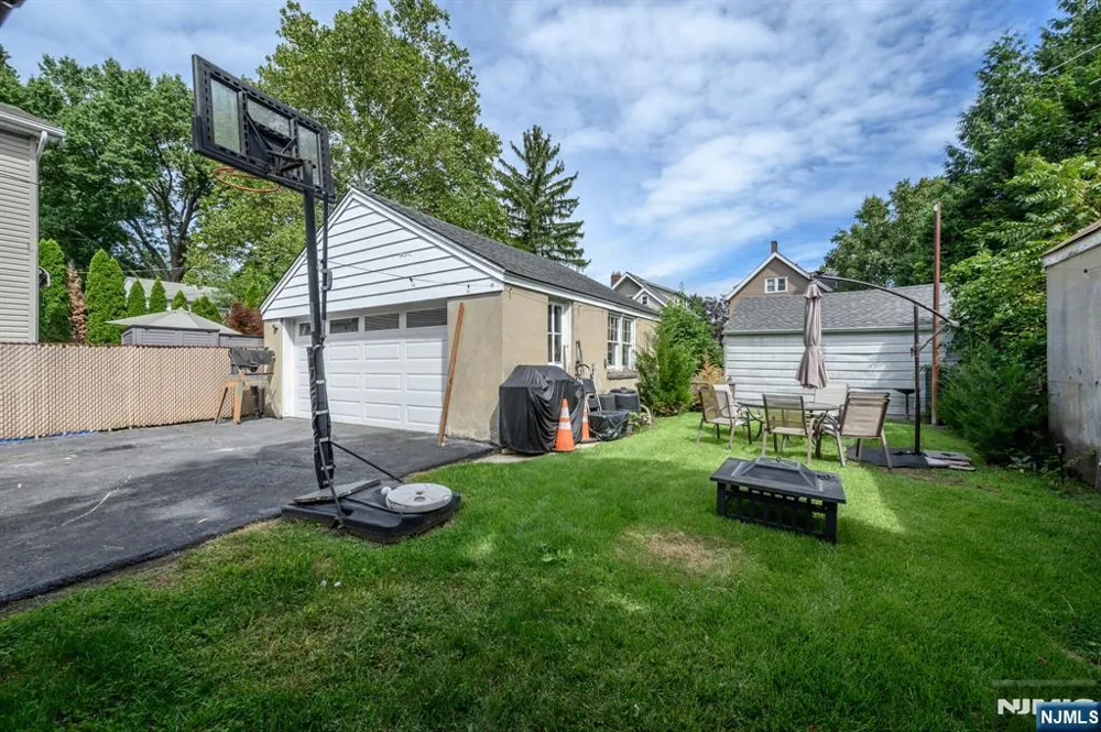 25 Broad Terrace Bloomfield, NJ 07003