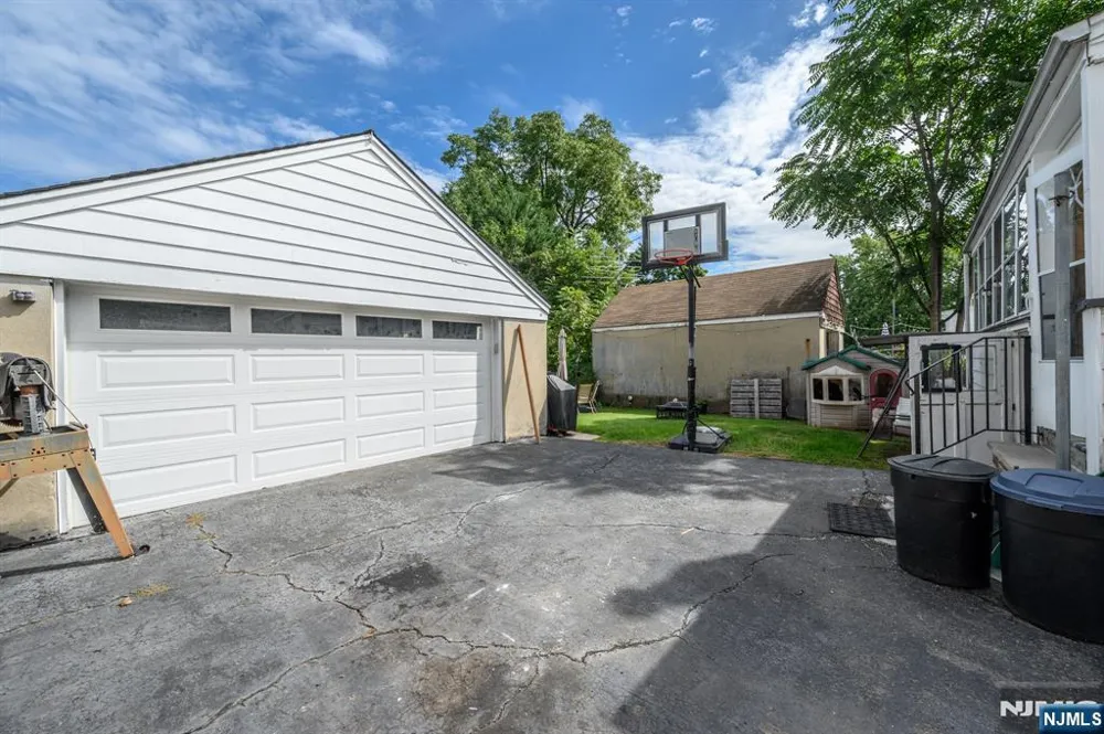 25 Broad Terrace Bloomfield, NJ 07003