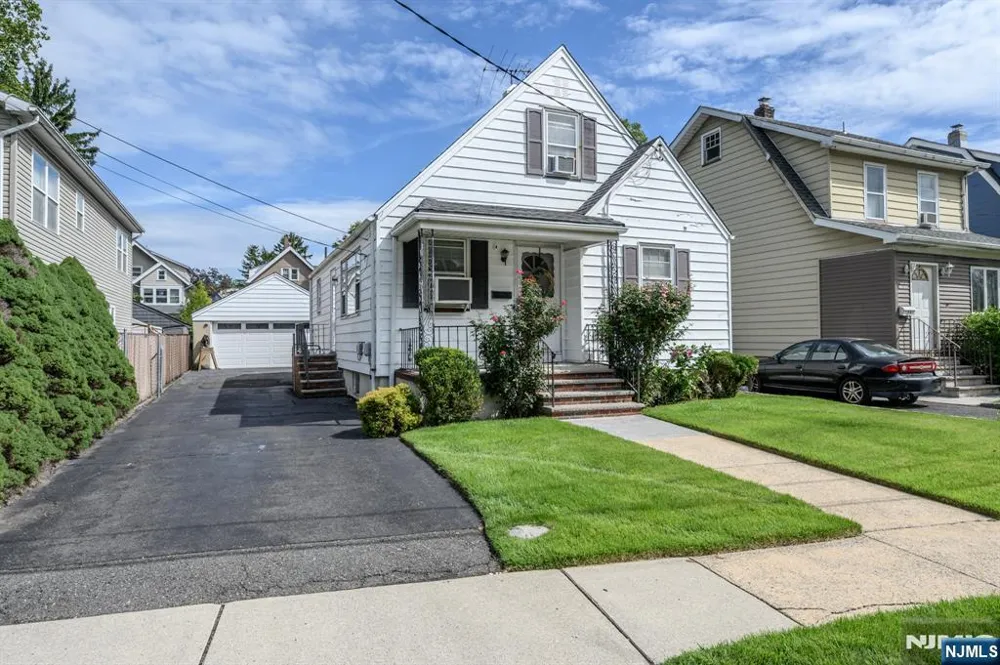 25 Broad Terrace Bloomfield, NJ 07003