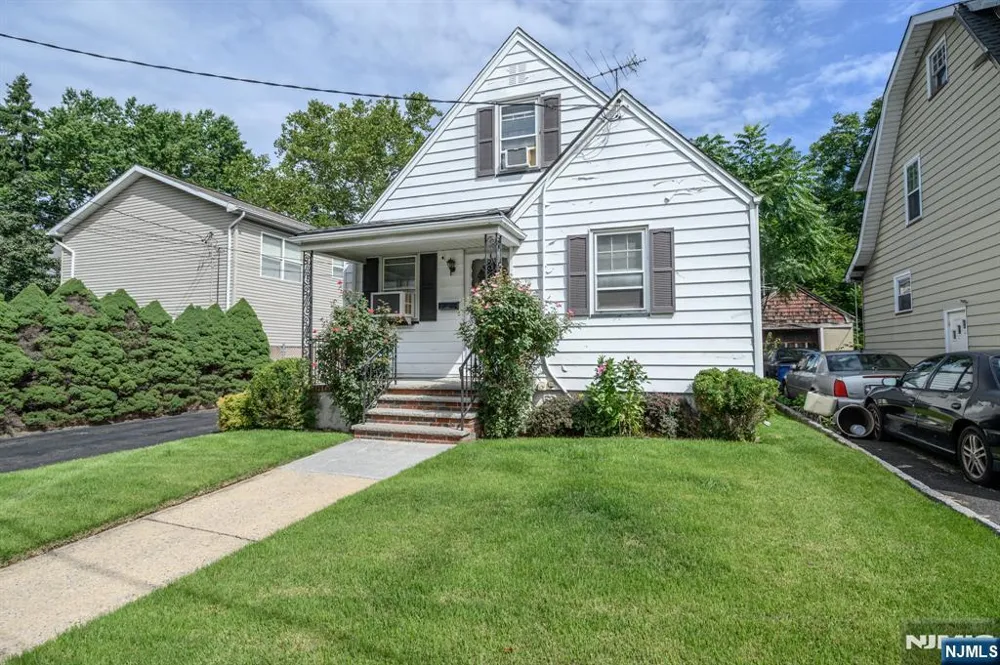 25 Broad Terrace Bloomfield, NJ 07003