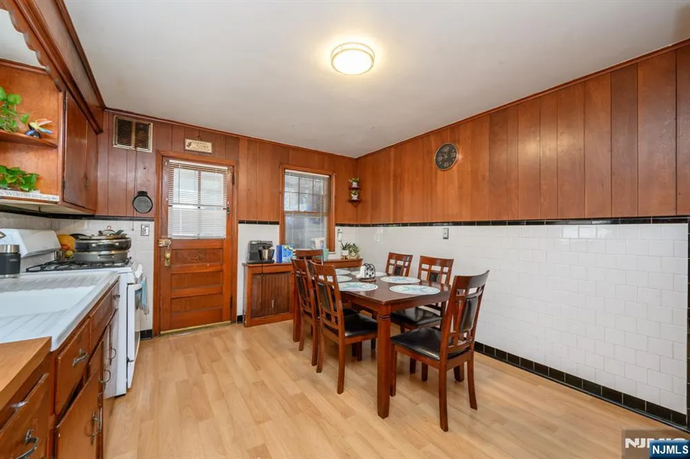 25 Broad Terrace Bloomfield, NJ 07003