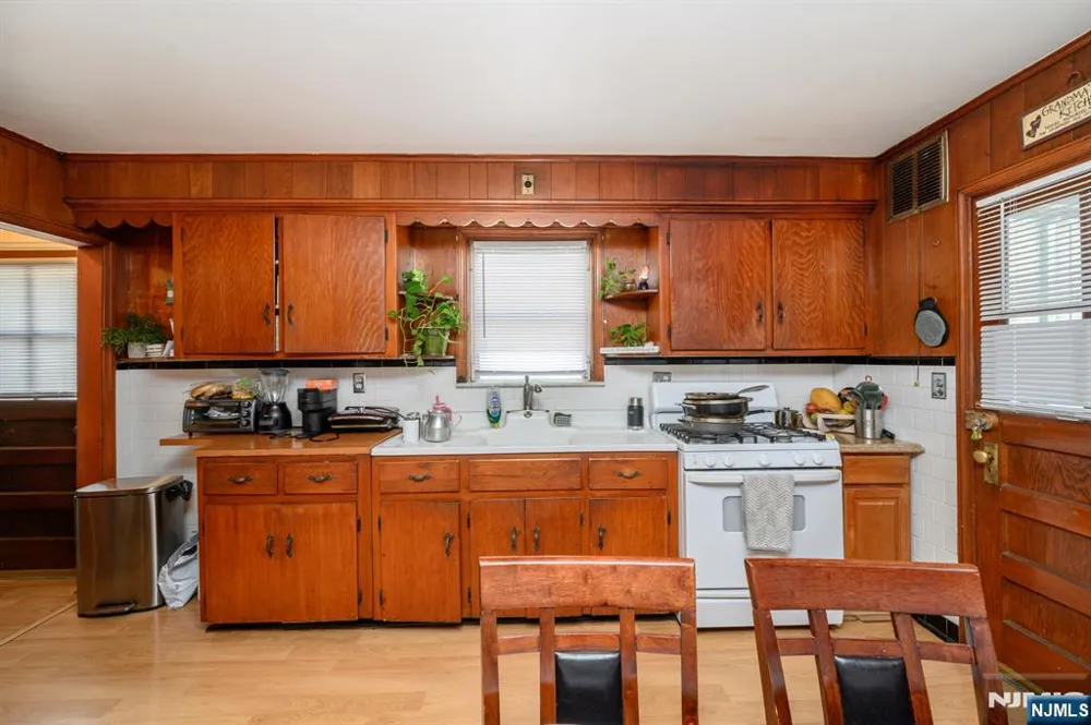 25 Broad Terrace Bloomfield, NJ 07003