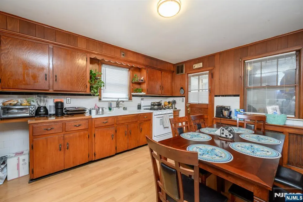 25 Broad Terrace Bloomfield, NJ 07003