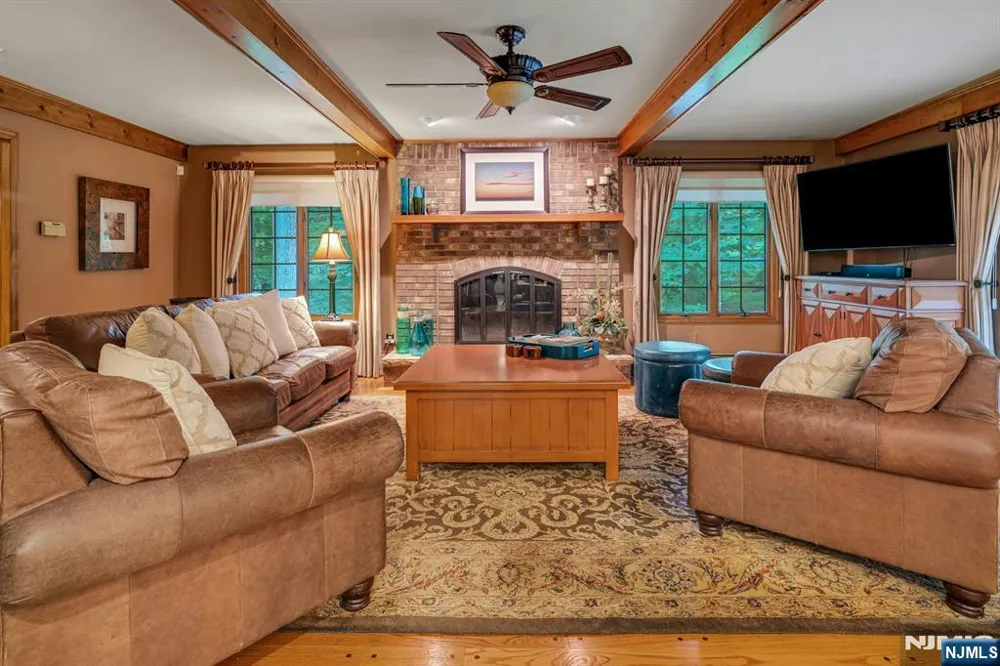 55 Cheyenne Trail Sparta, NJ 07871