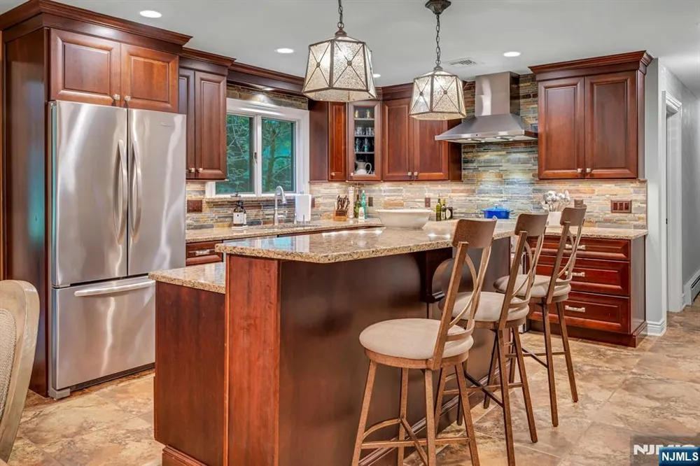 55 Cheyenne Trail Sparta, NJ 07871