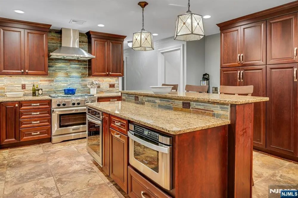 55 Cheyenne Trail Sparta, NJ 07871
