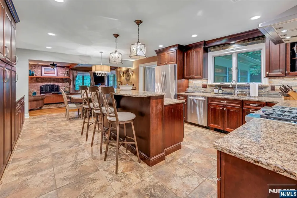 55 Cheyenne Trail Sparta, NJ 07871