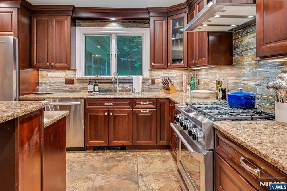 55 Cheyenne Trail Sparta, NJ 07871